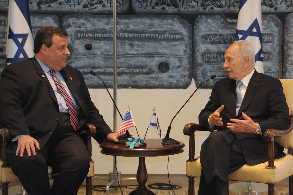 New Jersey Governor Chris Christie (left) meets with Israeli President Shimon Peres during his trip to Israel on April 3, 2012. (Photo: Mark Neyman/GPO/Flash90)