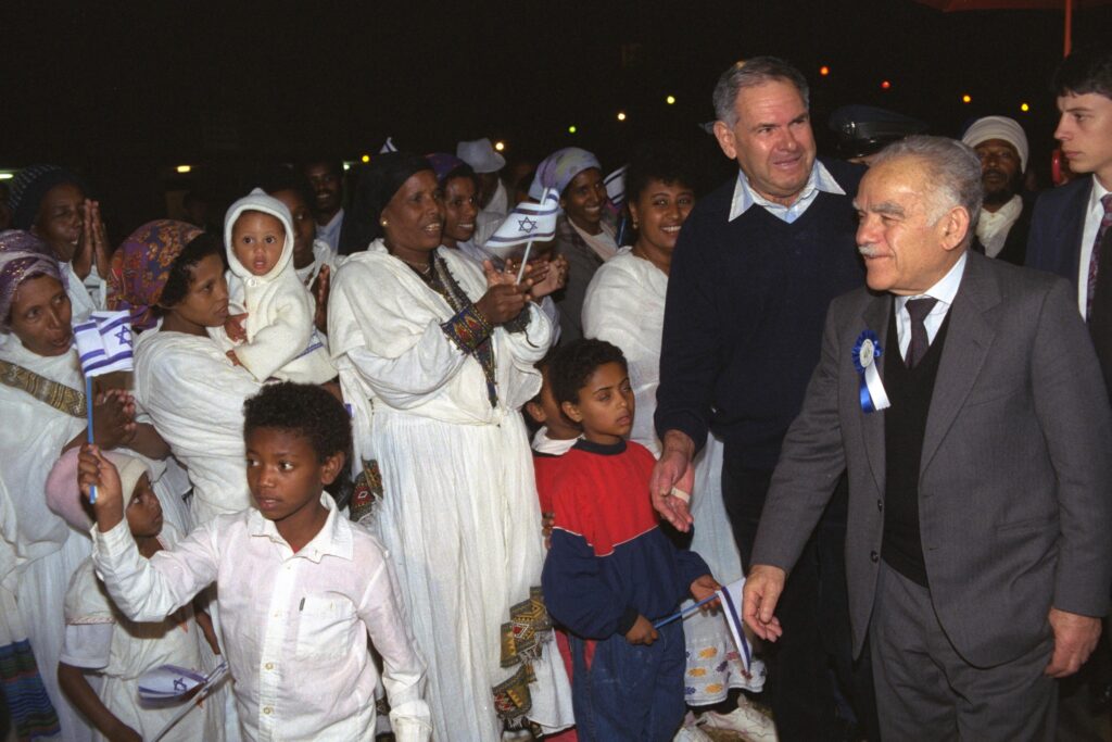 Israeli PM Yitzhak Shamir greets new immigrants from Ethiopia, 1991. By Government Press Office (Israel) via Wikipedia