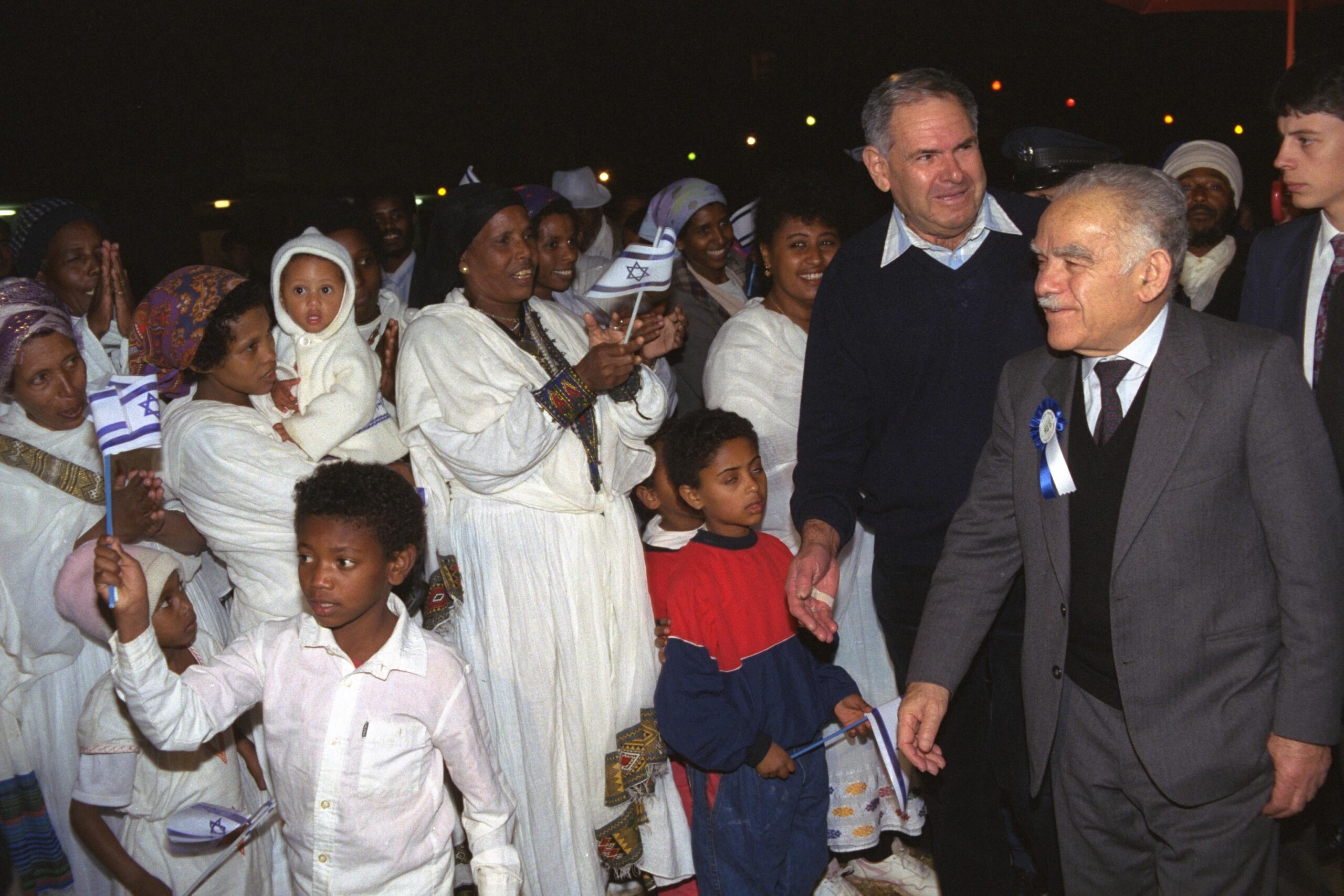 Israeli PM Yitzhak Shamir greets new immigrants from Ethiopia, 1991. By Government Press Office (Israel) via Wikipedia